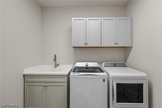 Building Photo - 2373 Ariane Dr