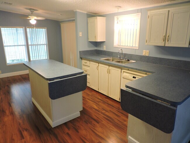 Building Photo - 4283 SE Sweetwood Way