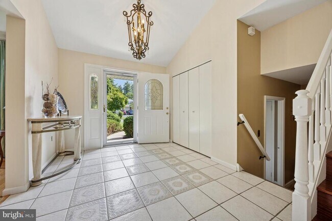 Foto del edificio - 379 Glen Meadow Rd