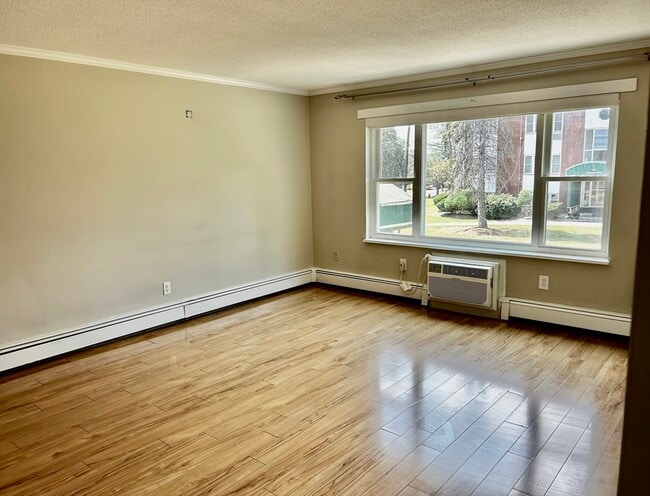 Building Photo - B2 Colonial Dr