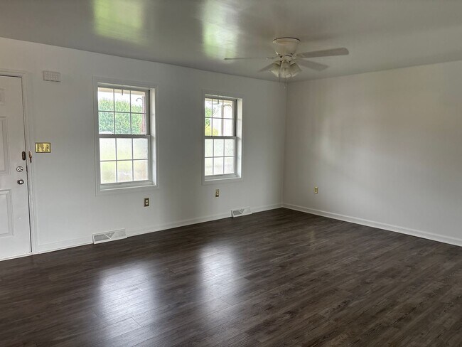 Building Photo - 16 Vickilee Dr
