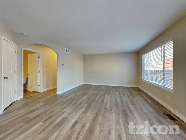 Building Photo - 2782 S Ceylon St