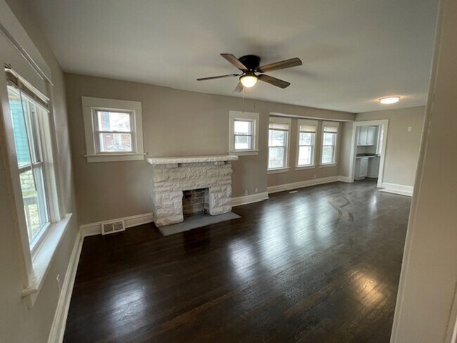 Foto del edificio - 3bd/1ba Home, Large Yard!! Half off 2nd Mo...