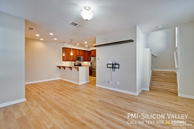 Building Photo - Beautiful Condo Centrally Located