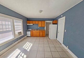 Building Photo - 612 26th St W