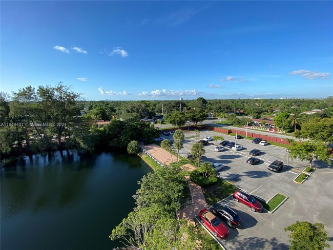 Foto del edificio - 1200 NE Miami Gardens Dr