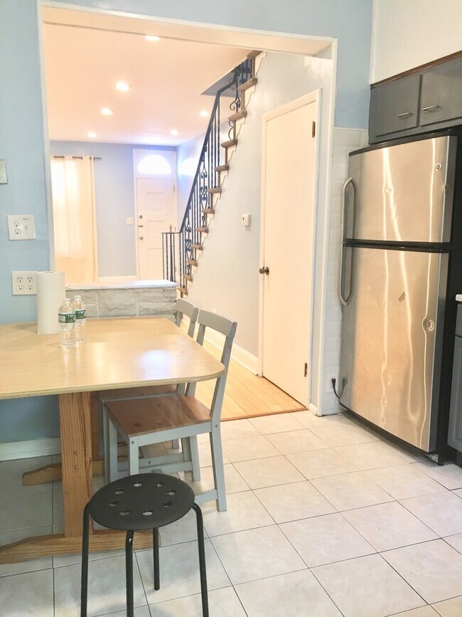 Foto del edificio - Beautiful 3-Bed/1-Bath Townhouse in Girard Estates/East Passyunk! Available Mid-August!
