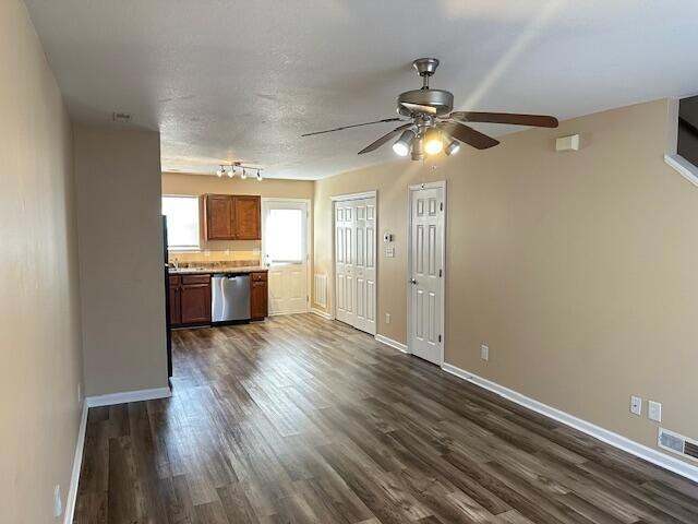 Foto del edificio - 2203 Bower Ln SE