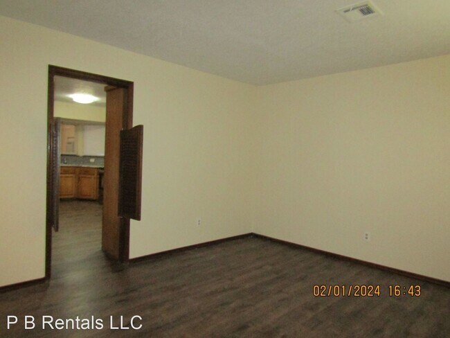 Building Photo - 3 br, 3 bath House - 4618 NE Columbia Avenue