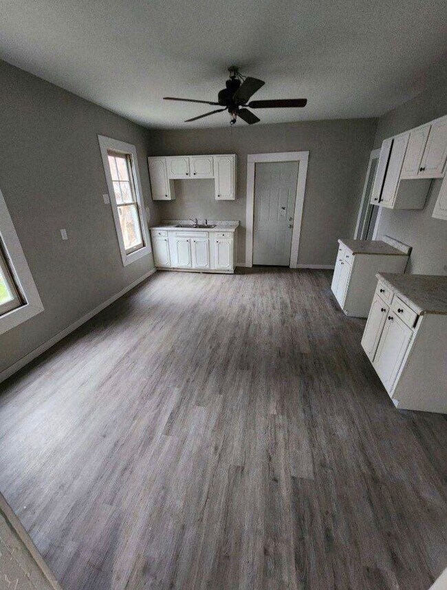 Foto del edificio - 3 bed 1 bath