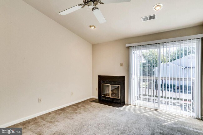 Foto del edificio - 8624 Beekman Pl