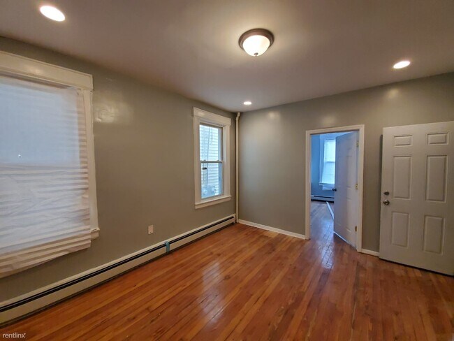 Building Photo - 3 br, 1 bath  - 467 S 14th St