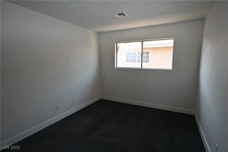 Building Photo - 1512 Cobb Ln