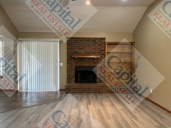 Building Photo - Charming 3 Bedroom