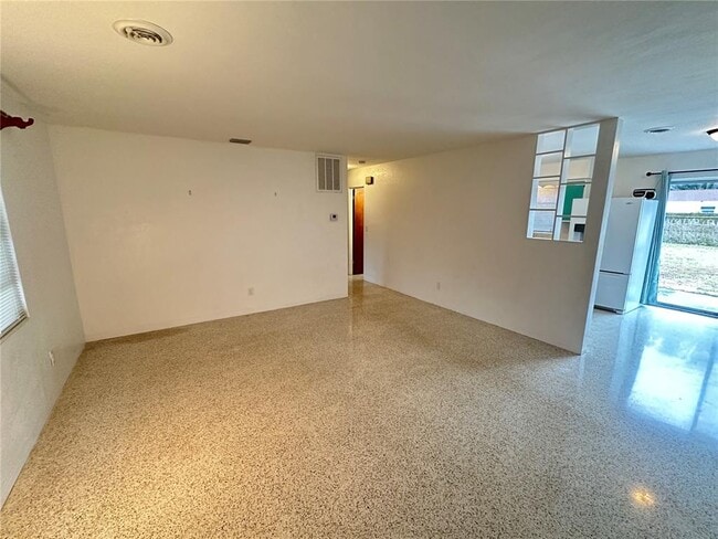 Building Photo - 729 13th Ave SW