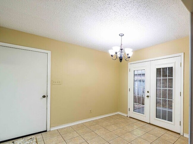 Building Photo - 19 Fernwood Dr