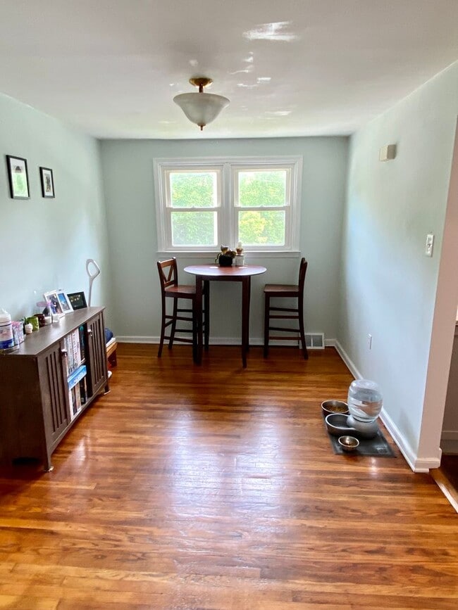 Foto del edificio - Stunning 3-Bedroom Townhouse in the Heart of West Chester! Available mid-February!