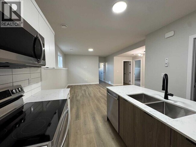 Photo du bâtiment - 10210-10128 128 Ave