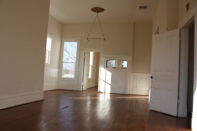 Building Photo - 235 N Plumas St