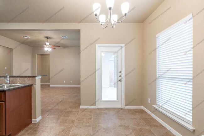 Foto del edificio - 7605 Hickman St