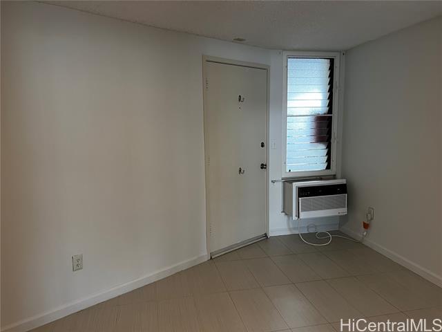 Building Photo - 2860 Waialae Ave