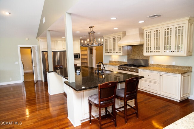 Building Photo - 385 Somerset Cir
