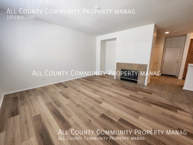 Building Photo - 3 Bedroom 2.5 Bathroom Two Story Condo for...