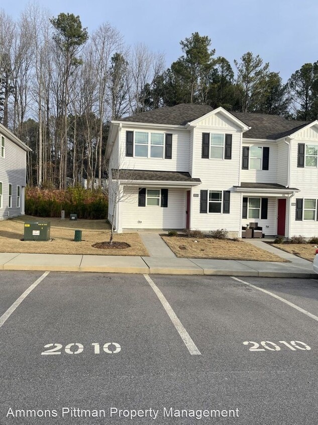 Building Photo - 3 br, 2.5 bath House - 2010 Wiggins Village