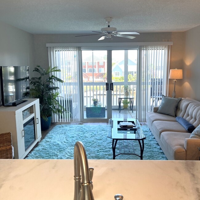 Building Photo - 4530 N Plantation Harbour Dr