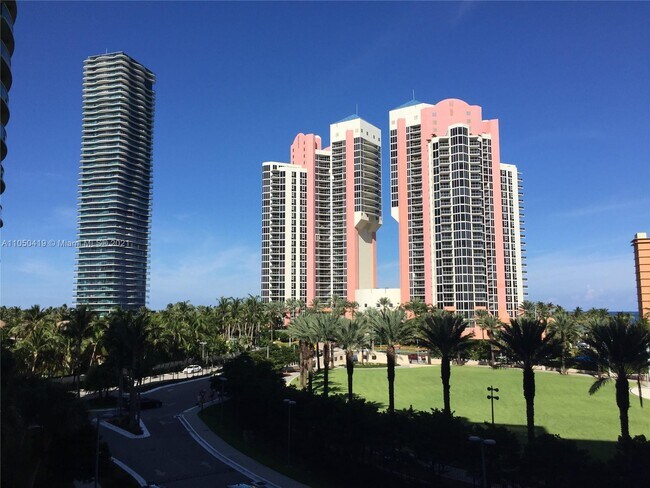 Foto del edificio - 19370 Collins Ave
