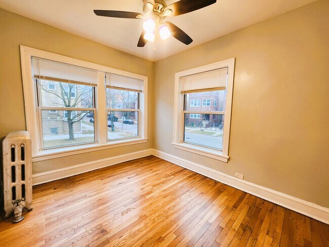Foto del edificio - 4551 N Christiana Ave