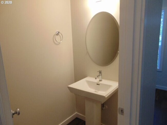 Foto del edificio - Beautiful 4 Bedroom Home with 2.5 Baths lo...