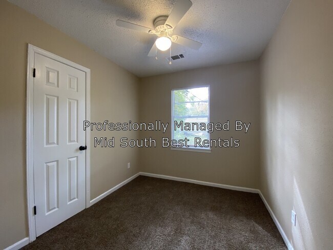 Building Photo - 4383 Beacon Hill Dr