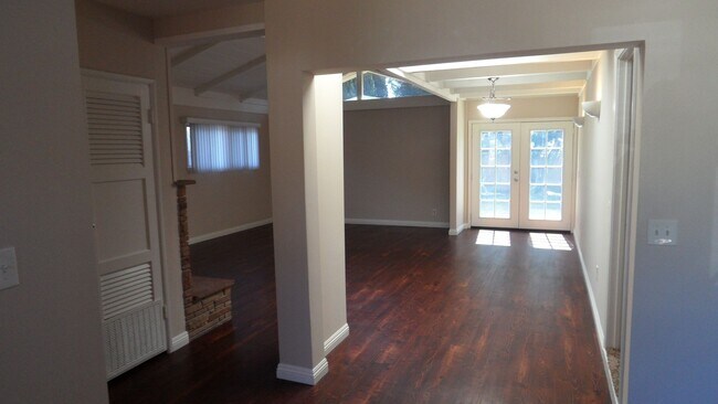 Foto del edificio - 344 N Shattuck Pl