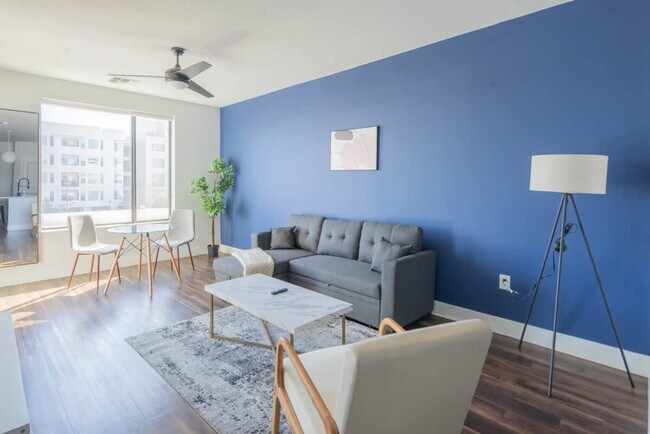 Foto del edificio - 688 W 1st St