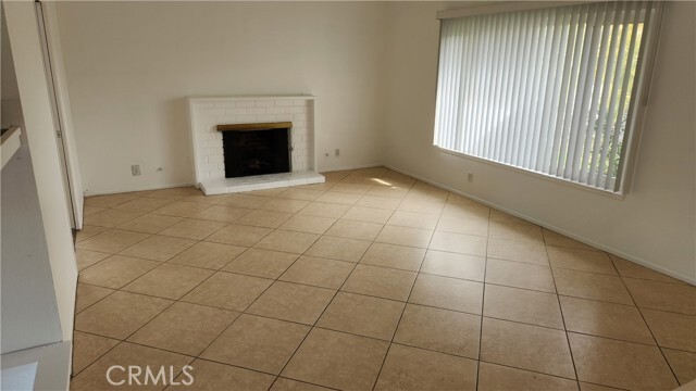 Foto del edificio - 11061 Lavender Ave