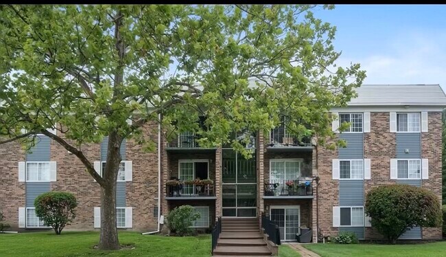 Building Photo - 1627 N Windsor Dr