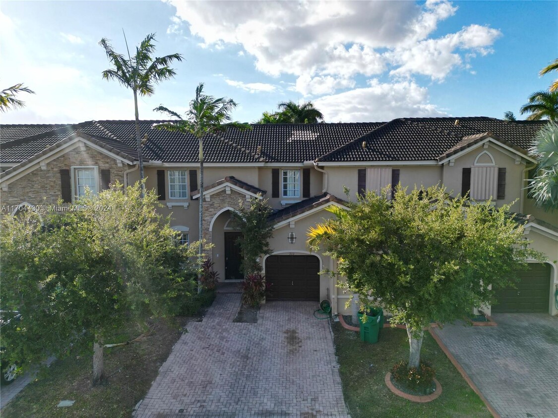 Foto principal - 910 SW 153rd Ct