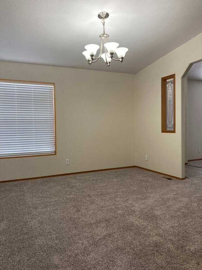 Foto del edificio - One Acre with 1728 SF  Home for Rent