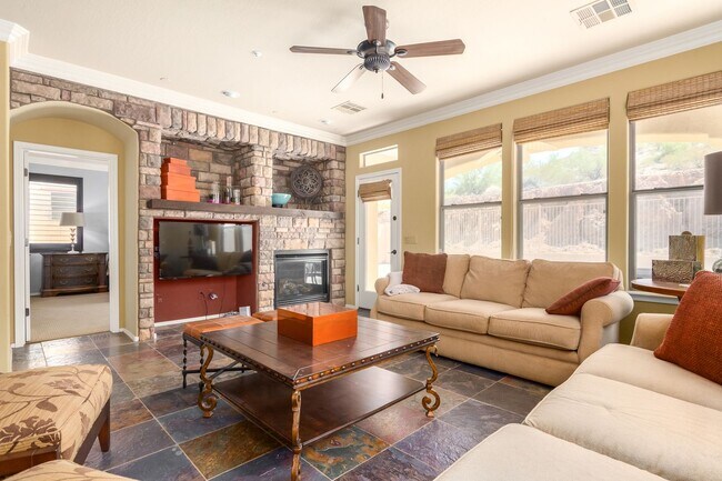 Building Photo - Amenity rich Estrella Mountain Ranch!