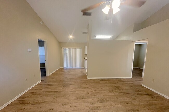 Building Photo - 1820 Ellington Ct