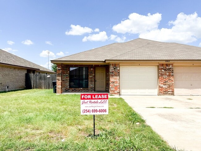 Building Photo - 1303 Nicholas Cir