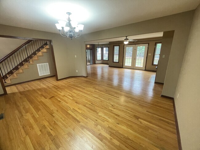 Foto del edificio - 1185 Eller Wood Dr
