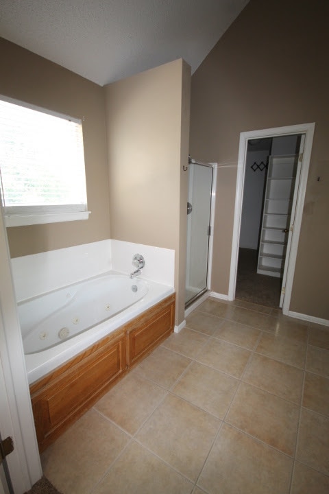 2nd Floor Owner's Suite Bathroom Jacuzzi-Like Jetted - 9505 NW 86th Ter