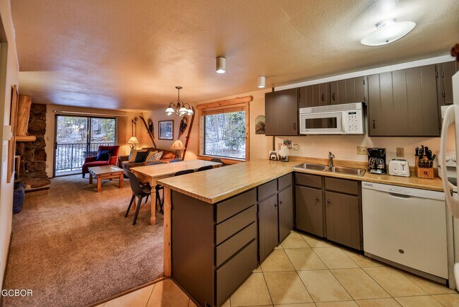 Cocina/Comedor - 44 Village Dr