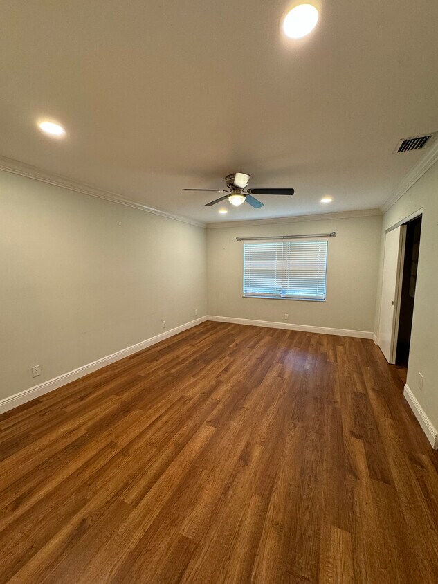 Foto principal - 227 SE 1st Cir