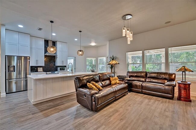 Building Photo - 6505 SW 135 Pl