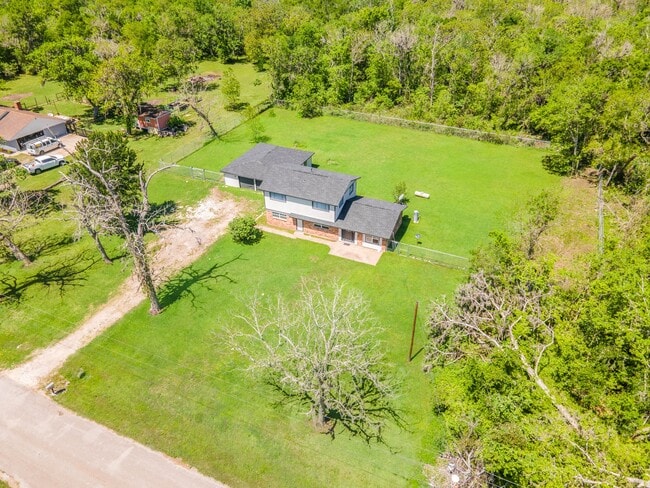 Building Photo - 2708 County Rd 686