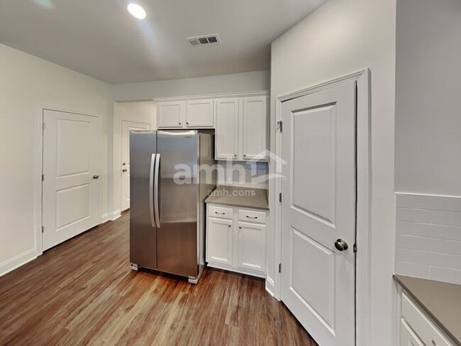 Building Photo - 110 Marin Dr