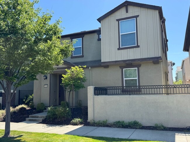 Building Photo - West Roseville home with solar - avail 5/15